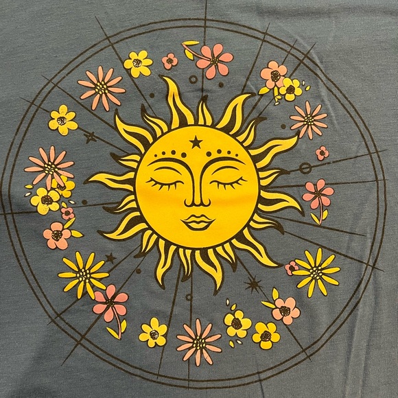 Modern Lux Blue T-Shirt with Sun & Floral Medallion Front - Picture 3 of 11